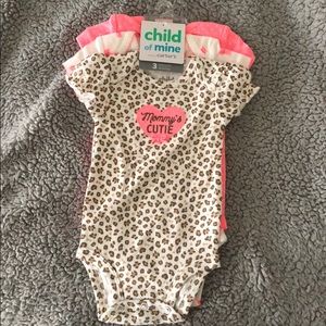 🎀👶🏻CARTERS 3 piece onesie set. 0-3mo NWT